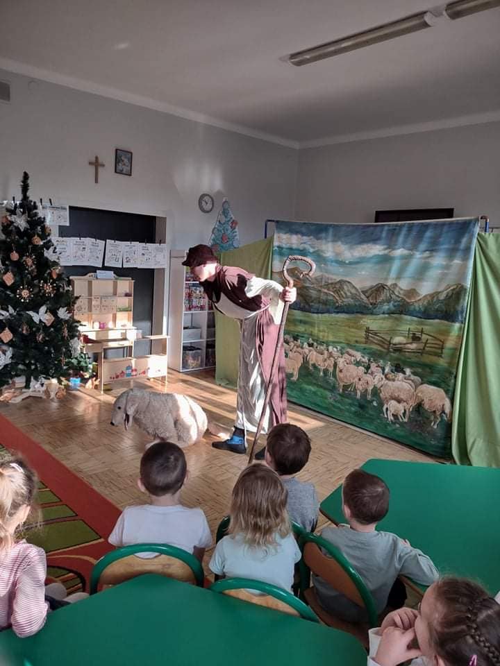 Teatr Eden w przedszkolu. Przedstawienie " Zagubiona owieczka"
