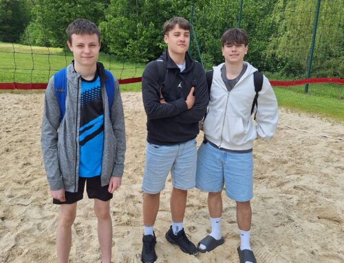 Sukces naszych uczniów w gminnych zawodach w siatkówce plażowej.