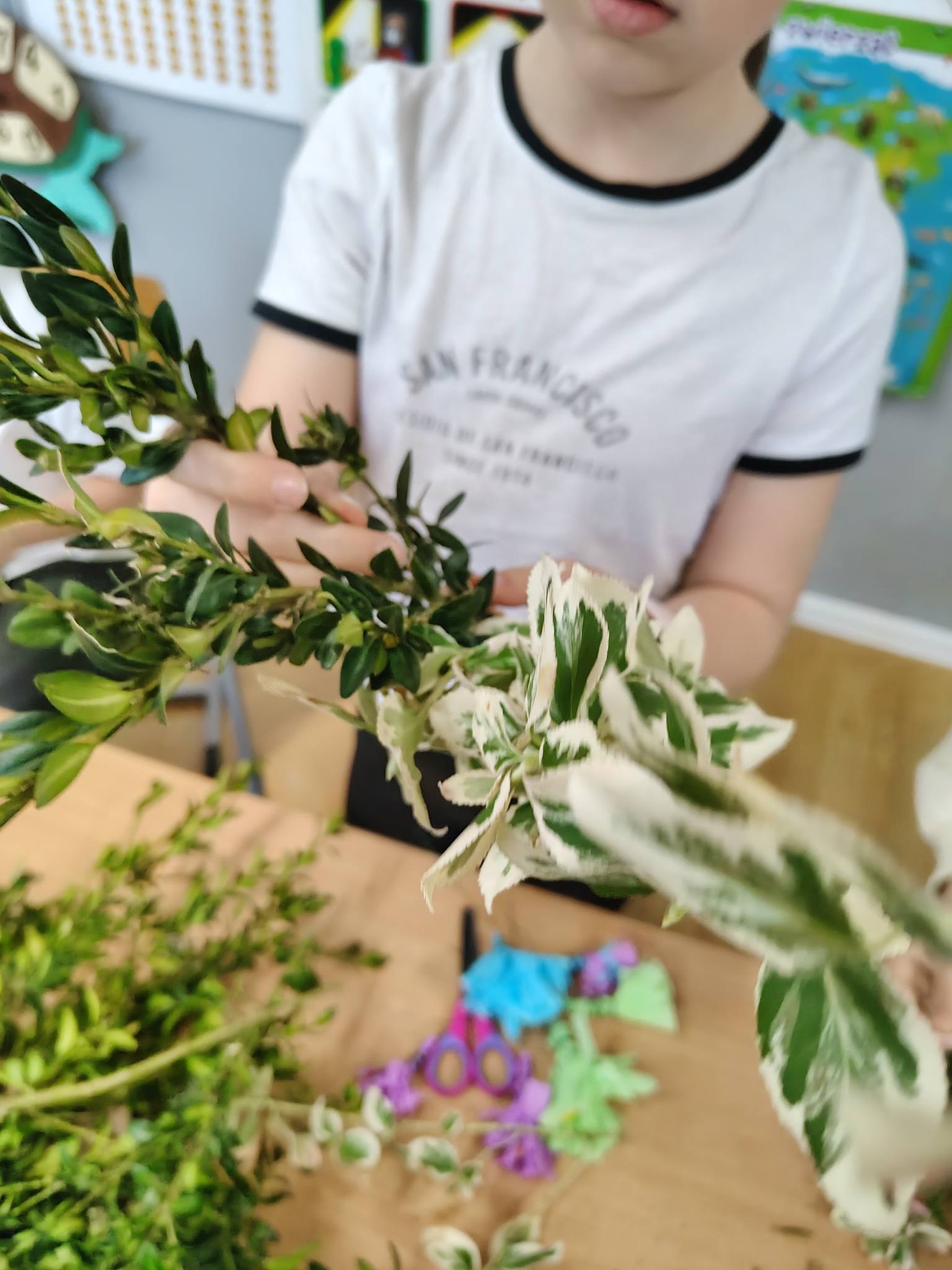 Uczennice klasy 2 wzięły udział w wyjątkowych warsztatach tworzenia palm wielkanocnych 8