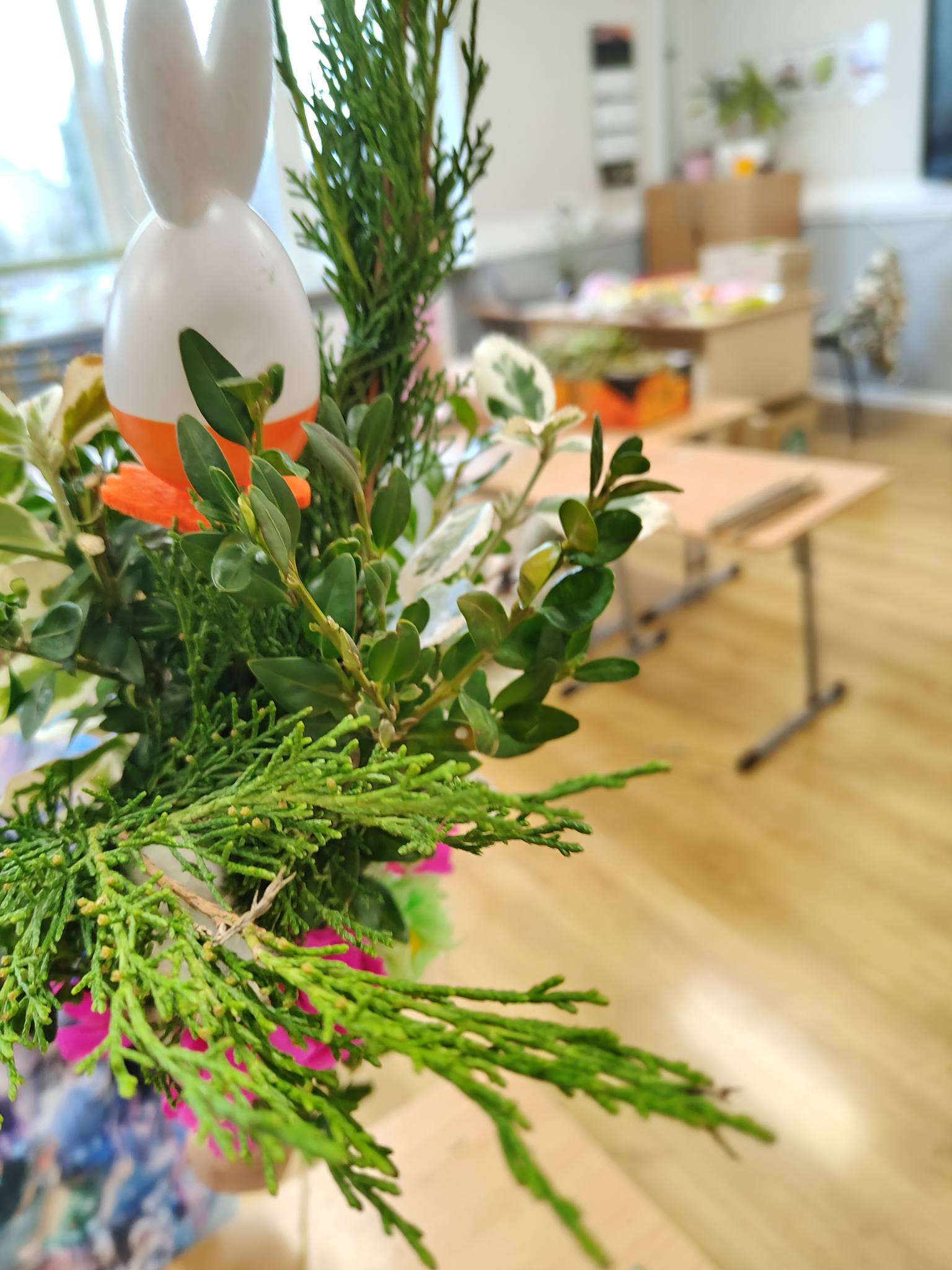 Uczennice klasy 2 wzięły udział w wyjątkowych warsztatach tworzenia palm wielkanocnych12