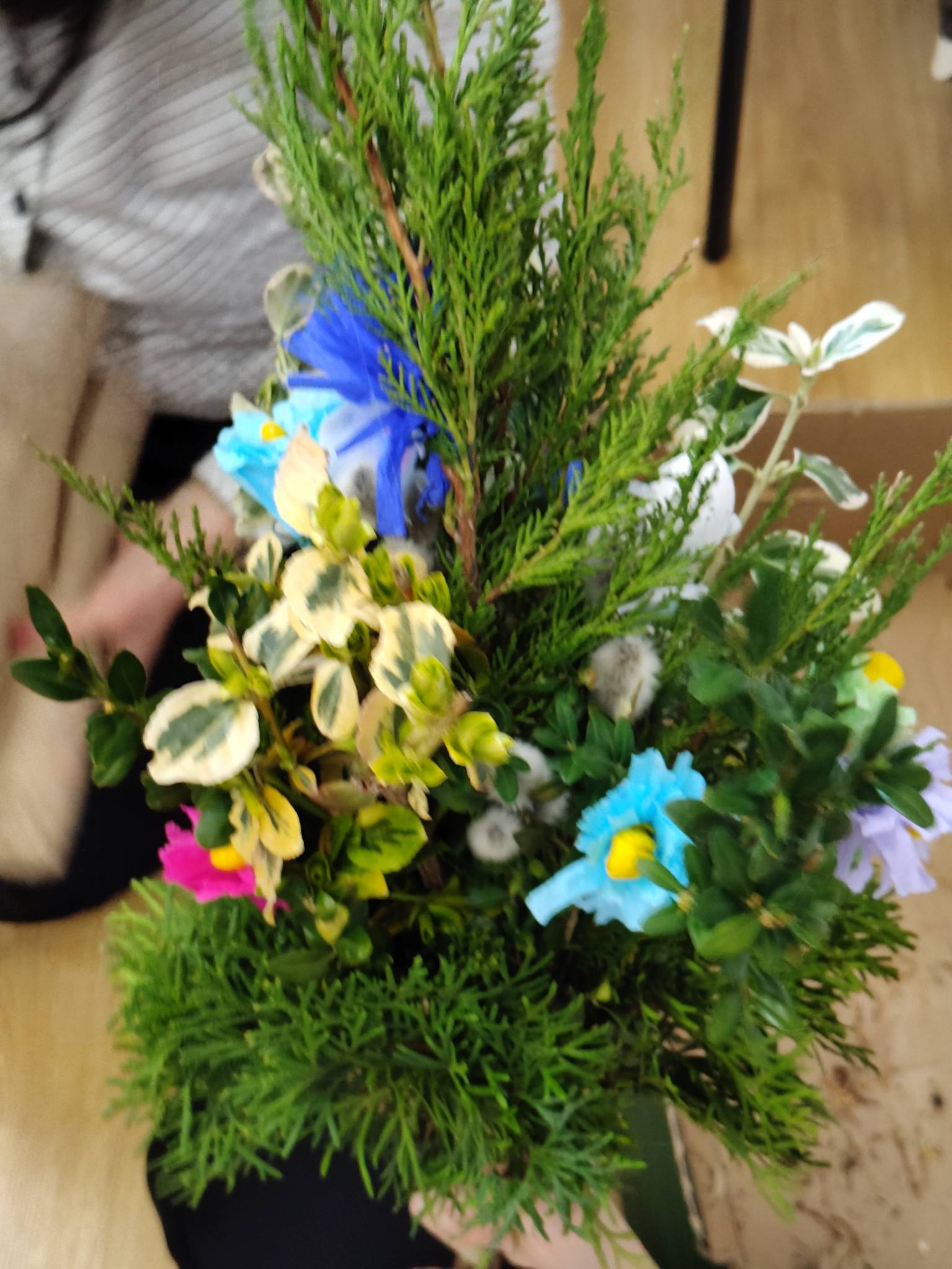 Uczennice klasy 2 wzięły udział w wyjątkowych warsztatach tworzenia palm wielkanocnych13