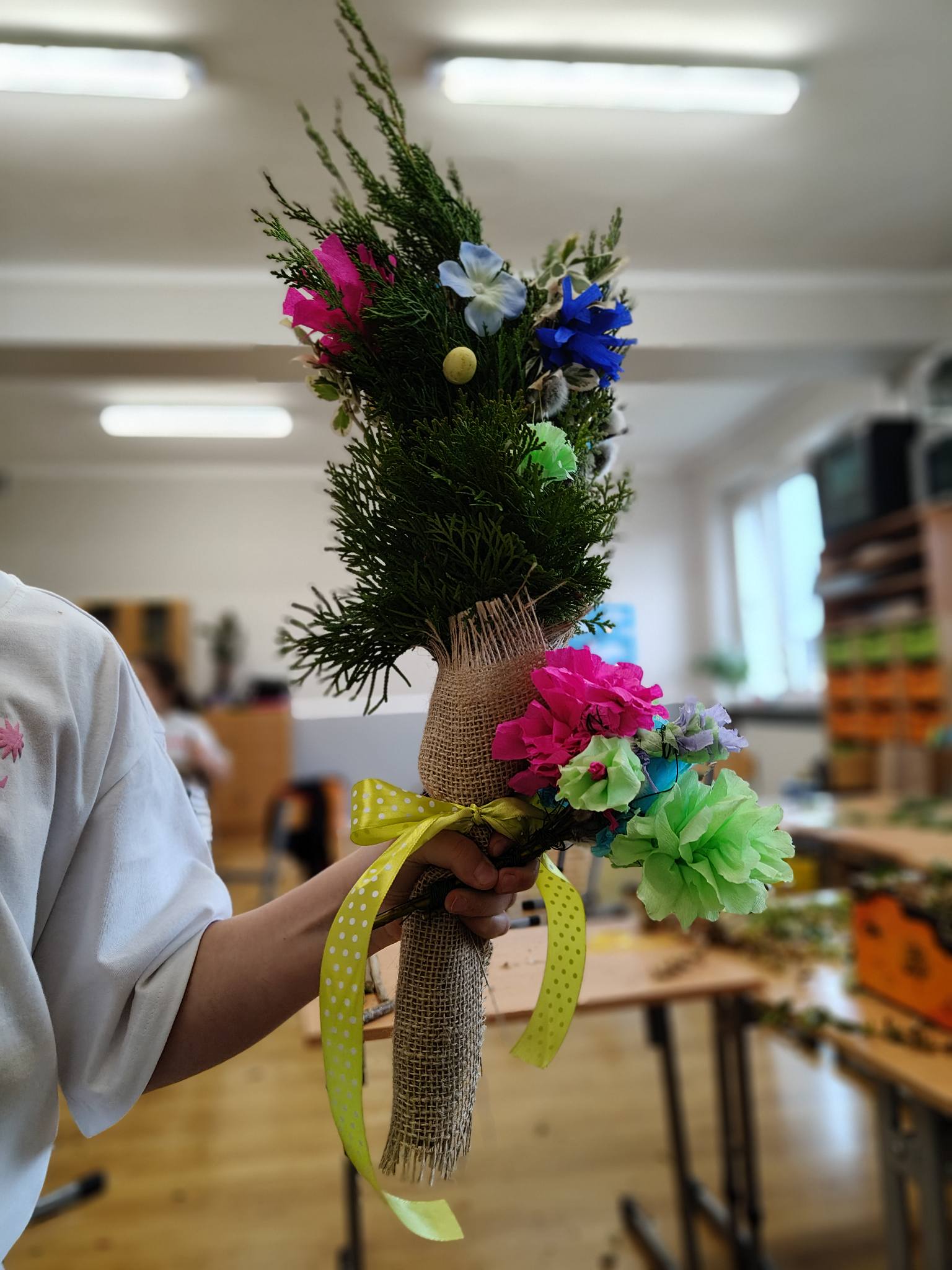 Uczennice klasy 2 wzięły udział w wyjątkowych warsztatach tworzenia palm wielkanocnych15