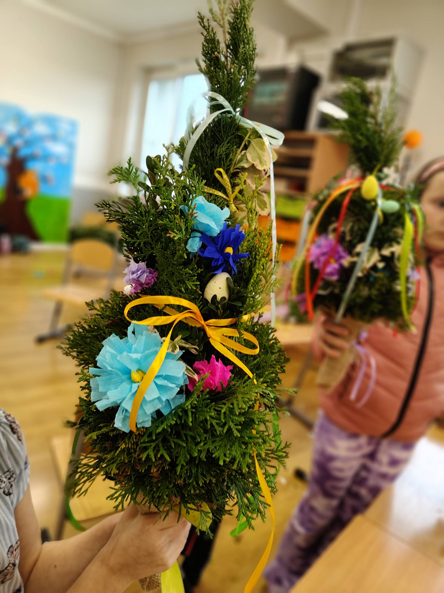 Uczennice klasy 2 wzięły udział w wyjątkowych warsztatach tworzenia palm wielkanocnych16