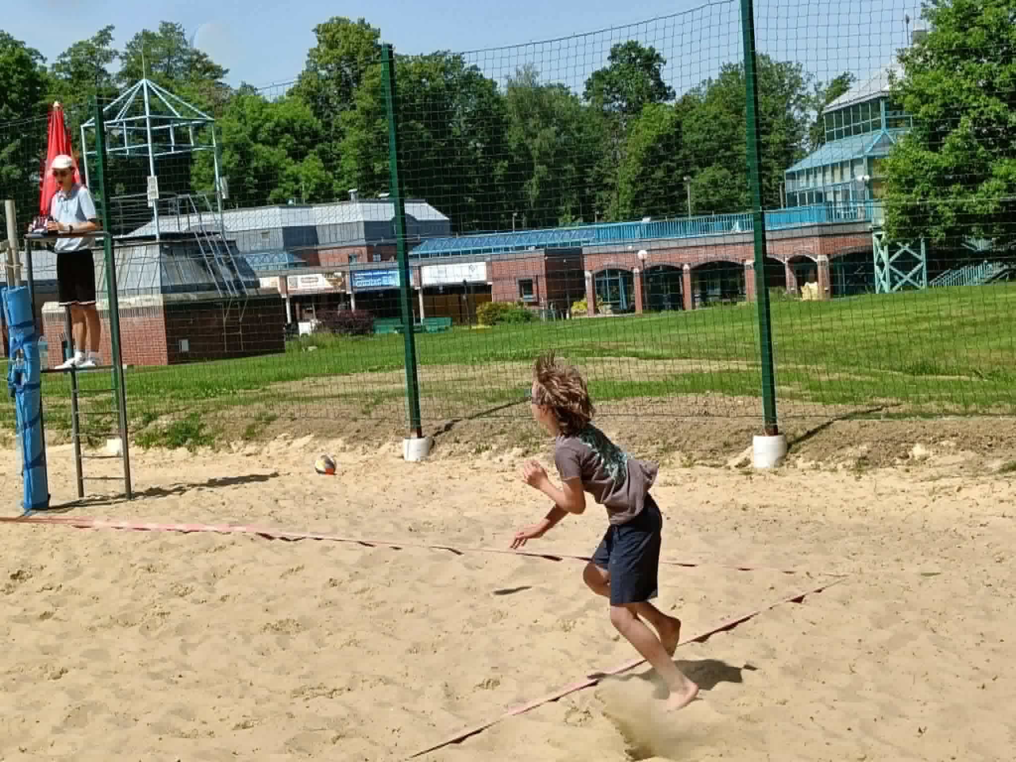 Sukces naszych uczniów w siatkówce plażowej1